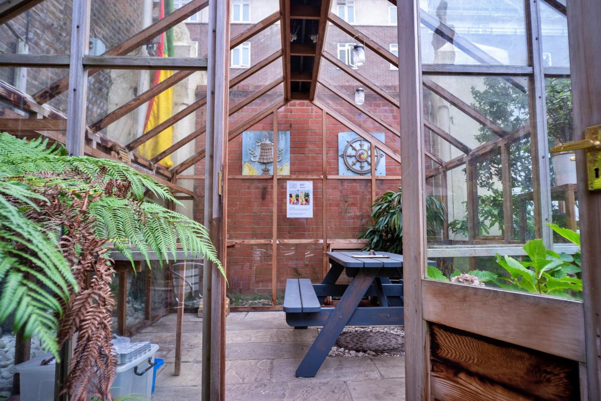 Lotus Guesthouse Londra Exterior foto