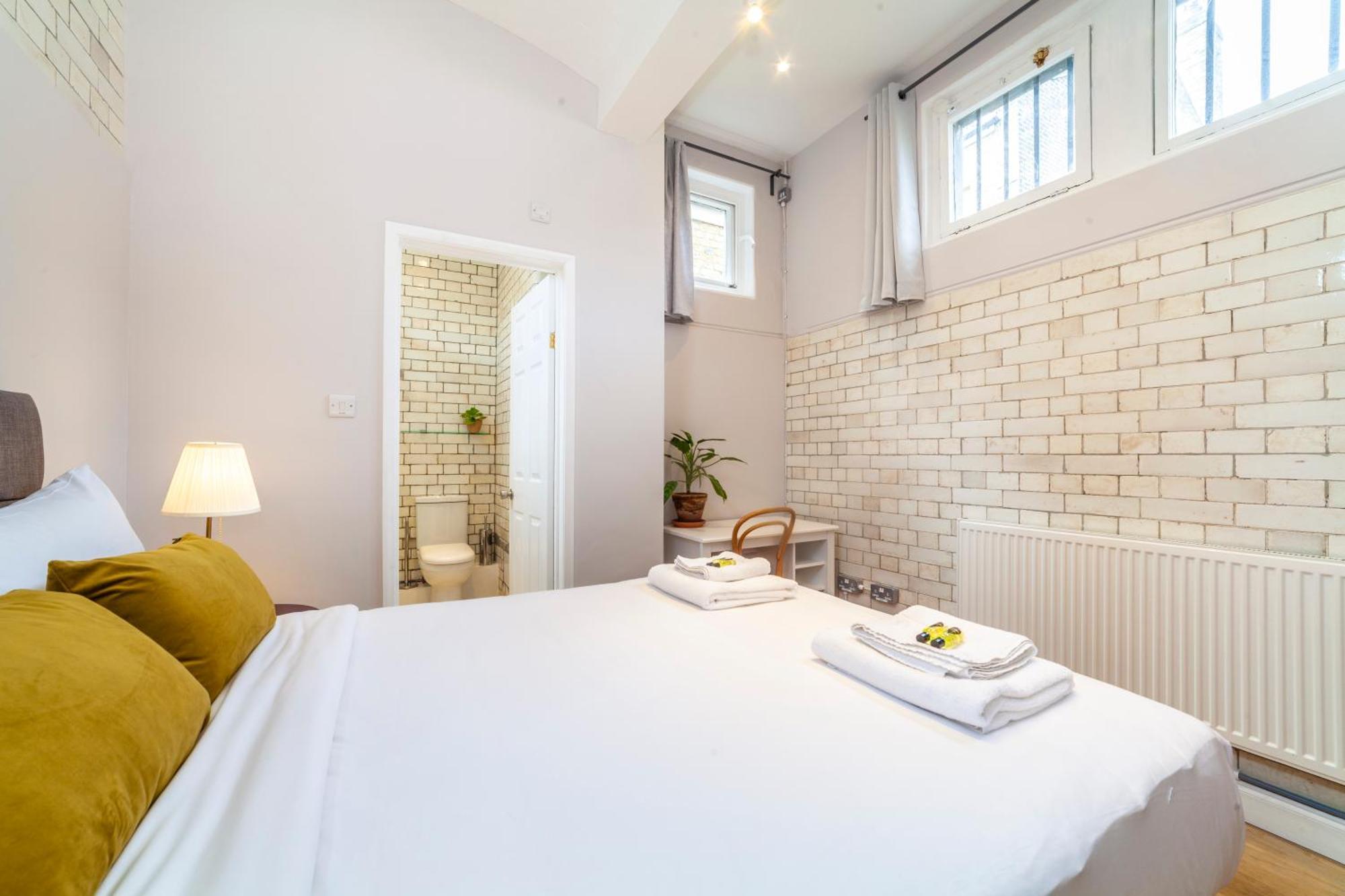 Lotus Guesthouse Londra Exterior foto